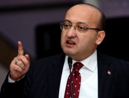 Akdoğan Davutoğlu'nun odasını bastı mı?